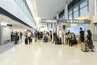 成田空港の内観写真