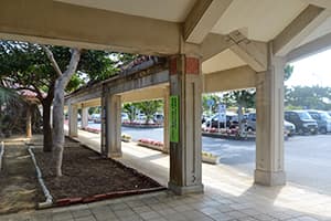 9. 밖으로 나와 좌측으로 이동합니다.