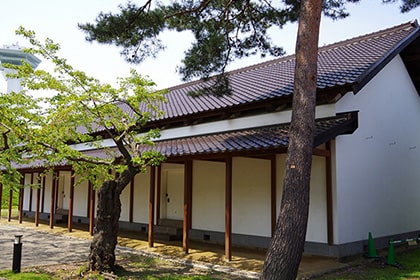 白壁の土蔵の外観