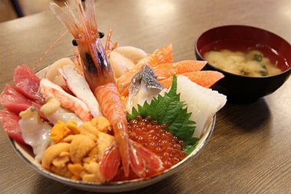 札幌場外市場の海鮮丼