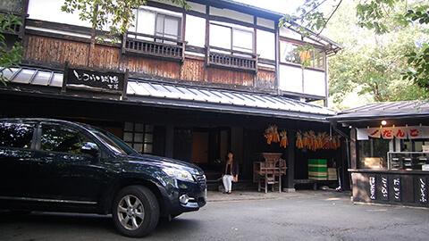 温泉情緒あふれる露天風呂をはしご～湯けむりが立ち上がる黒川温泉～