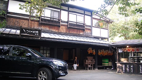 温泉情緒あふれる露天風呂をはしご ～湯けむりが立ち上がる黒川温泉～