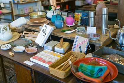 生活雑貨が並ぶ「生活館」