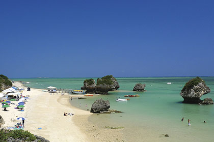 新原(みーばる)ビーチの空撮