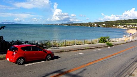 潮風と異文化を感じるドライブ