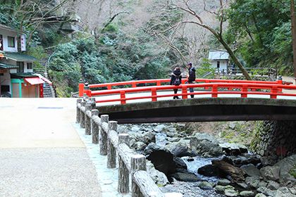 赤い橋が架かる｢箕面公園｣