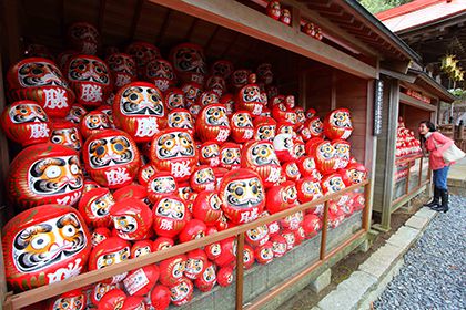 勝尾寺の大量のだるま